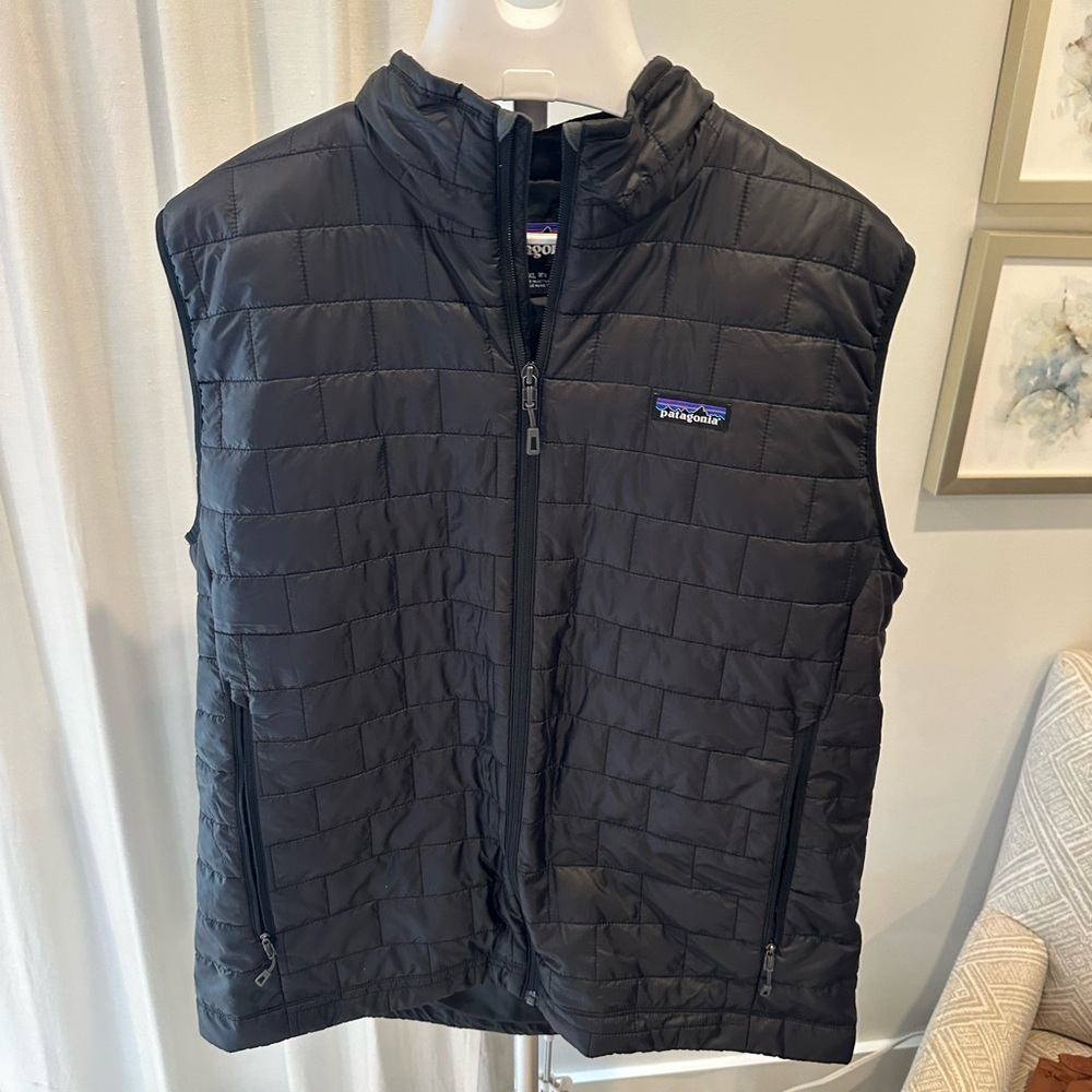 Patagonia Men's black Quilted Vest XL